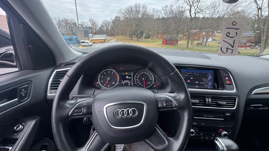 Photo 10 of this AUDI Q5