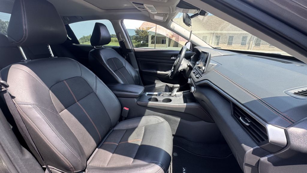 Photo 9 of this NISSAN ALTIMA
