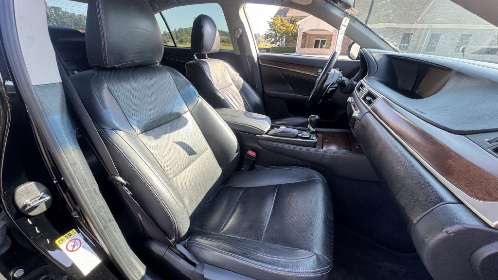 Photo 8 of this LEXUS GS