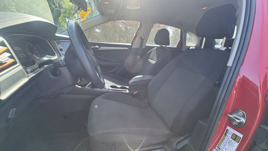 Photo 6 of this VOLKSWAGEN JETTA
