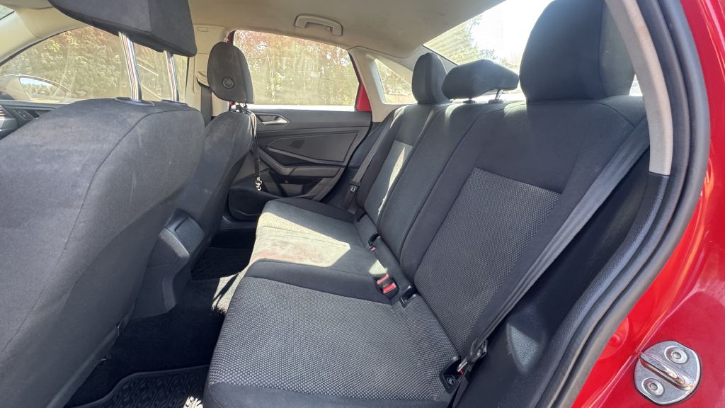 Photo 7 of this VOLKSWAGEN JETTA