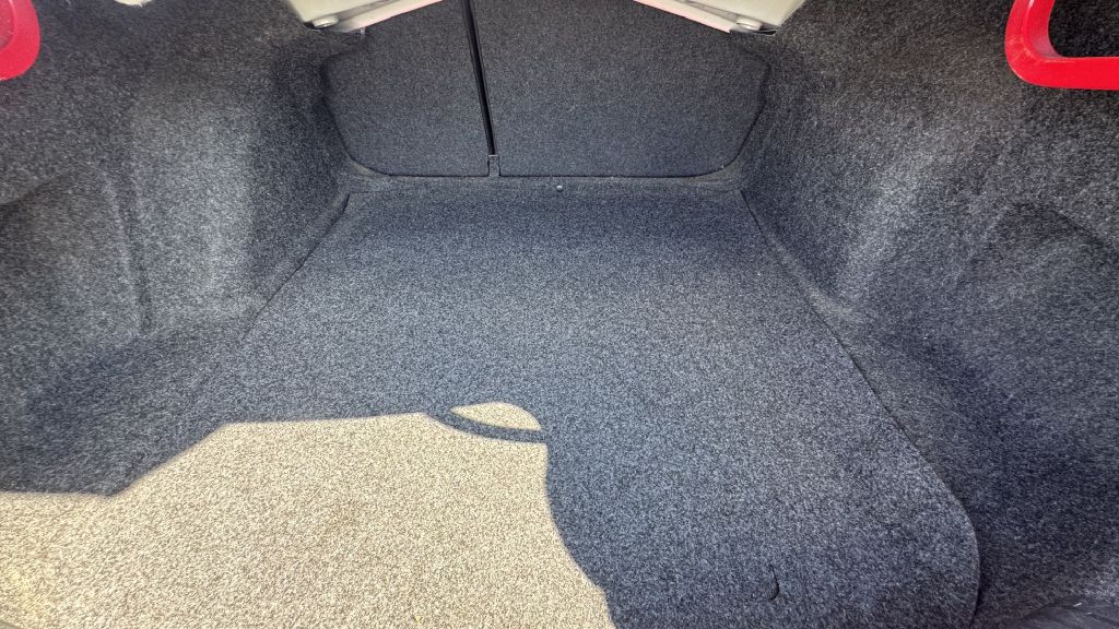 Photo 8 of this VOLKSWAGEN JETTA