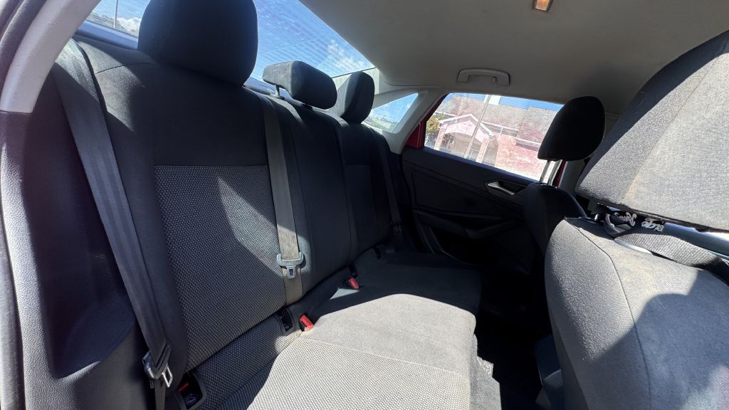 Photo 9 of this VOLKSWAGEN JETTA
