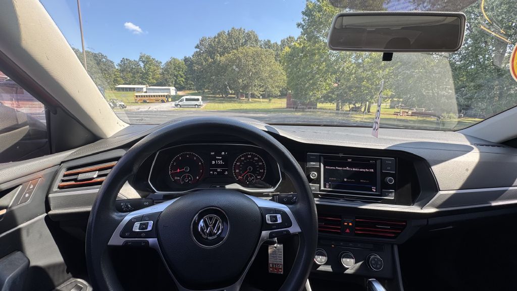 Photo 11 of this VOLKSWAGEN JETTA