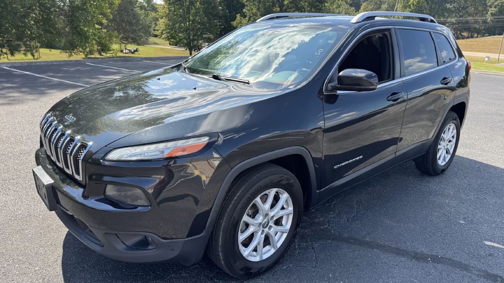 Photo 2 of this JEEP CHEROKEE