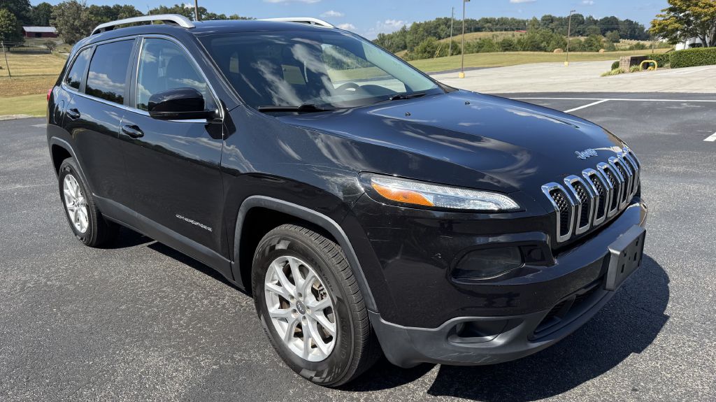 Photo 3 of this JEEP CHEROKEE