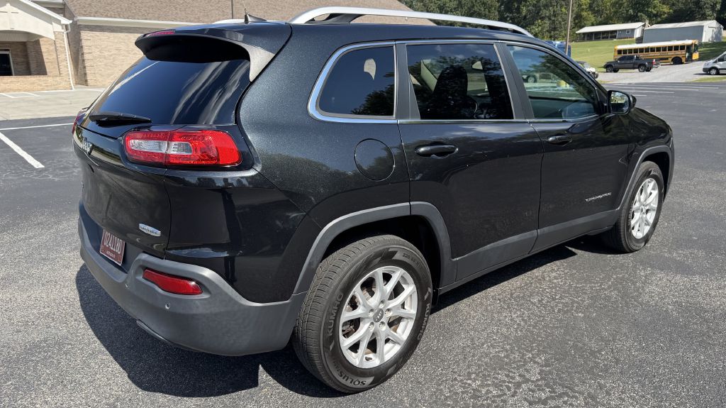 Photo 4 of this JEEP CHEROKEE