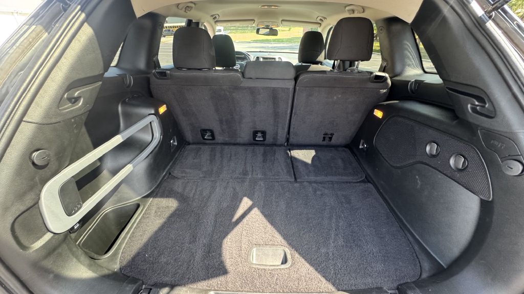 Photo 8 of this JEEP CHEROKEE