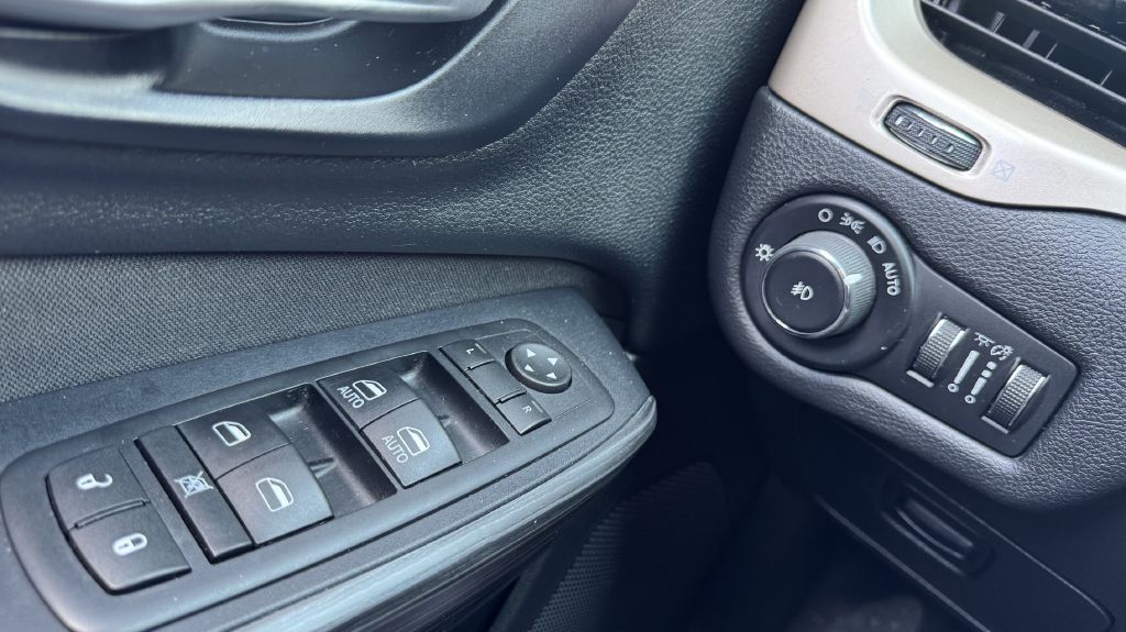 Photo 14 of this JEEP CHEROKEE