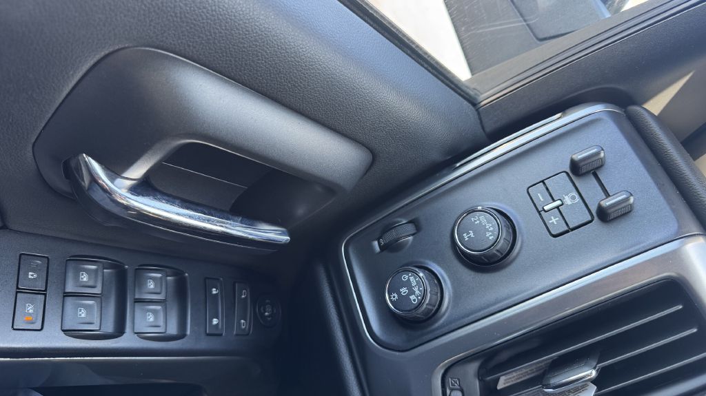 Photo 15 of this CHEVROLET SILVERADO 1500