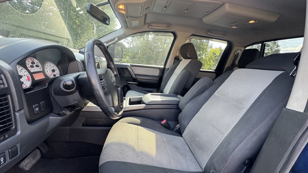 Photo 6 of this NISSAN TITAN