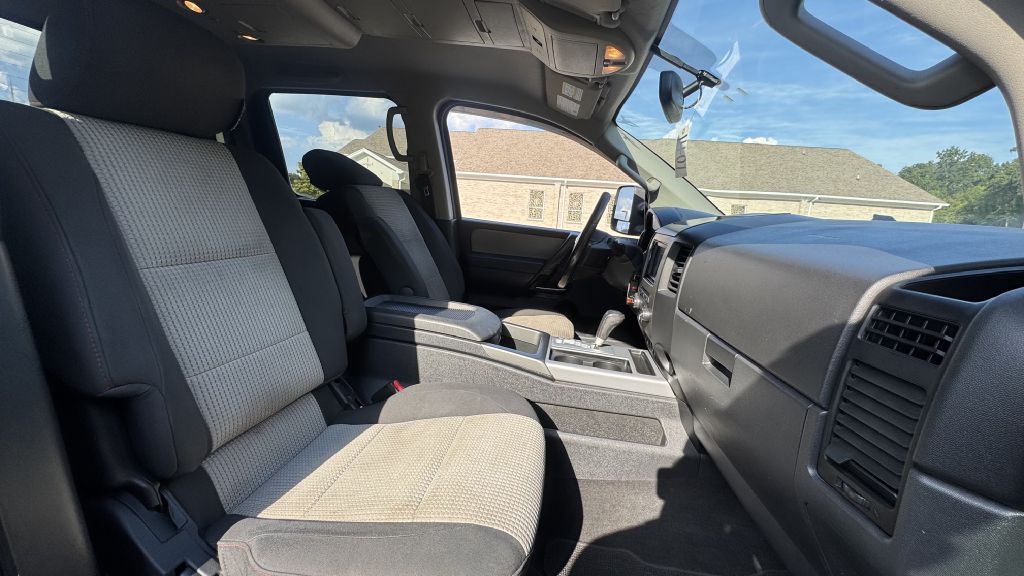 Photo 10 of this NISSAN TITAN