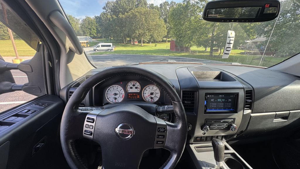 Photo 11 of this NISSAN TITAN