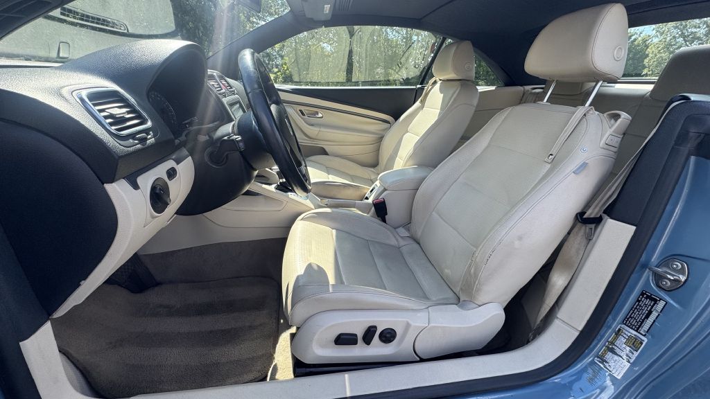 Photo 5 of this VOLKSWAGEN EOS