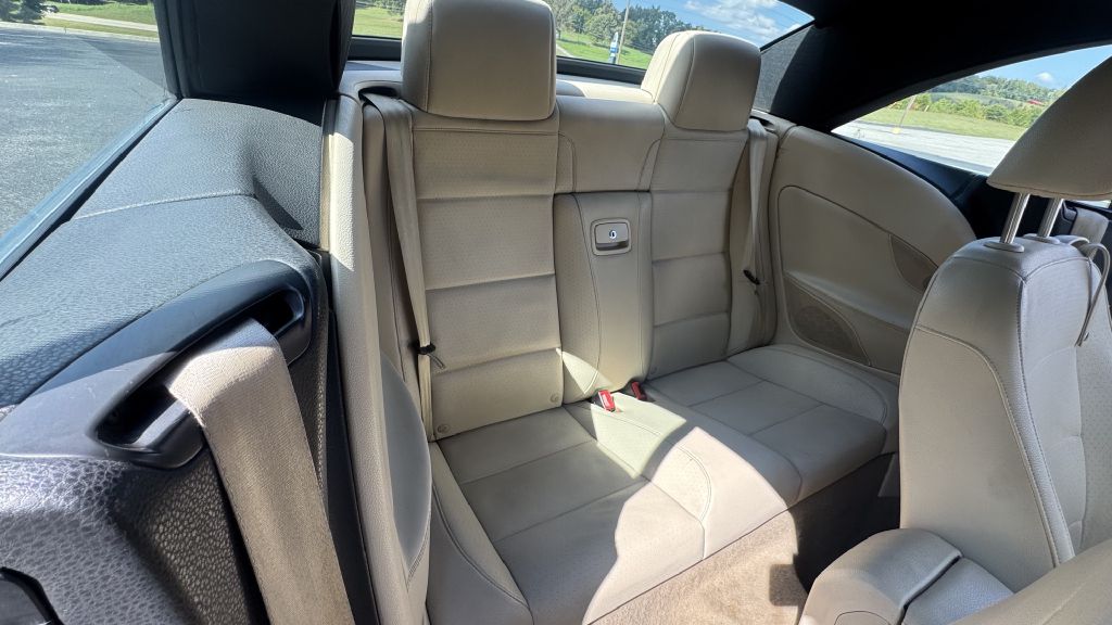 Photo 7 of this VOLKSWAGEN EOS