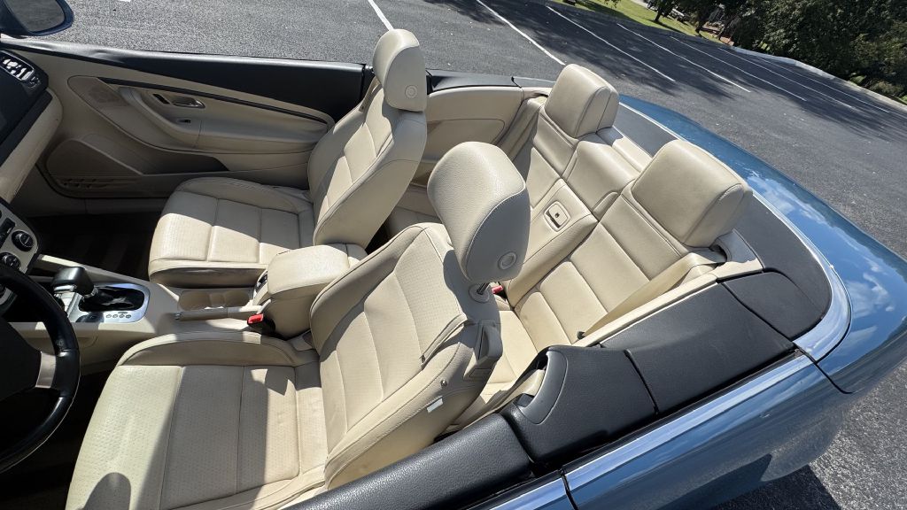 Photo 10 of this VOLKSWAGEN EOS
