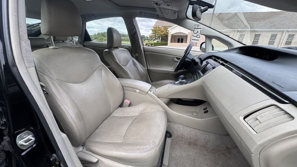 Photo 8 of this TOYOTA PRIUS
