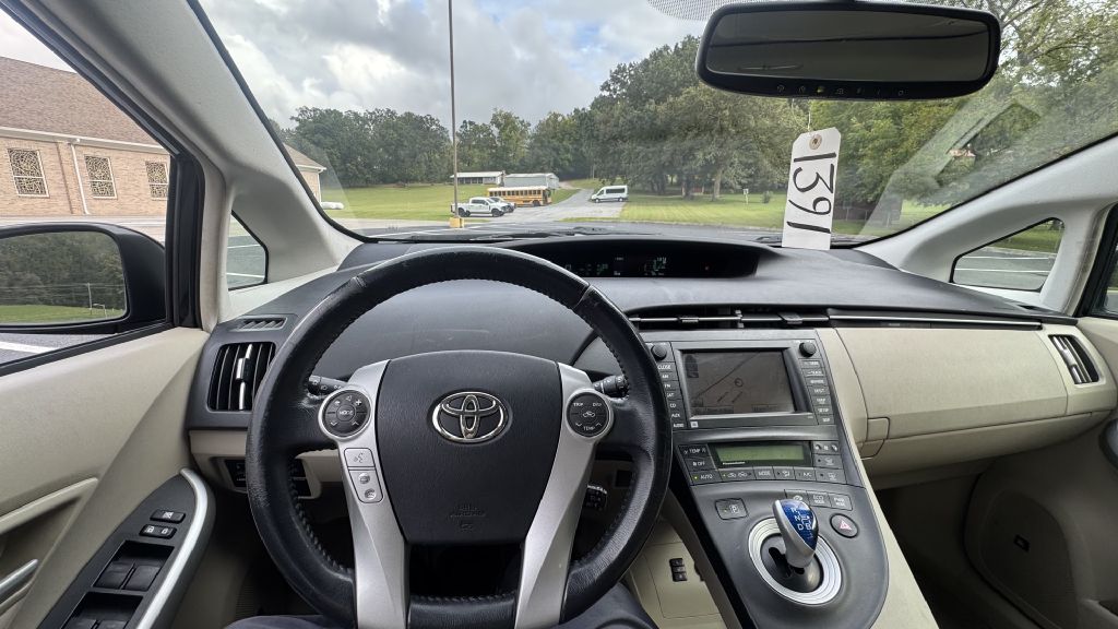 Photo 9 of this TOYOTA PRIUS