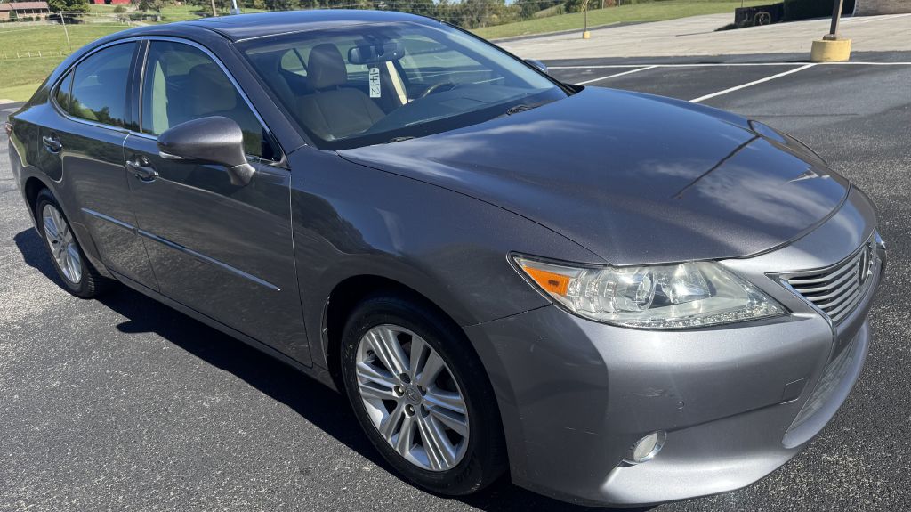 Photo 3 of this LEXUS ES