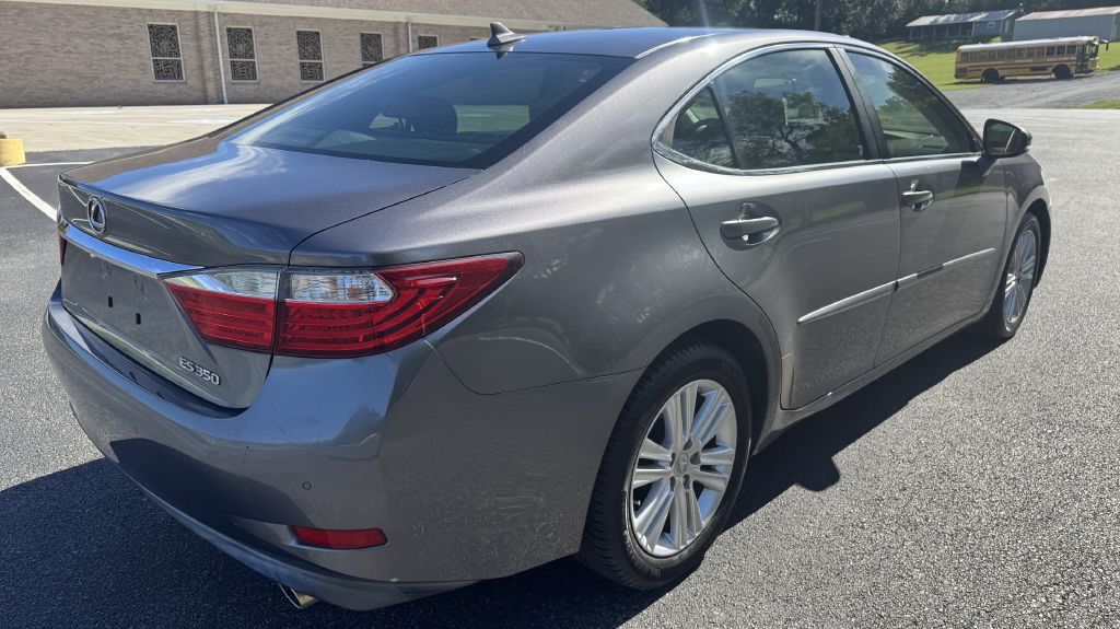 Photo 4 of this LEXUS ES
