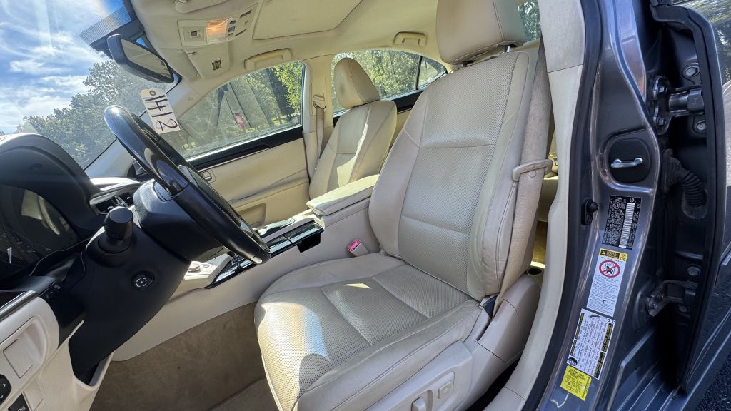 Photo 6 of this LEXUS ES