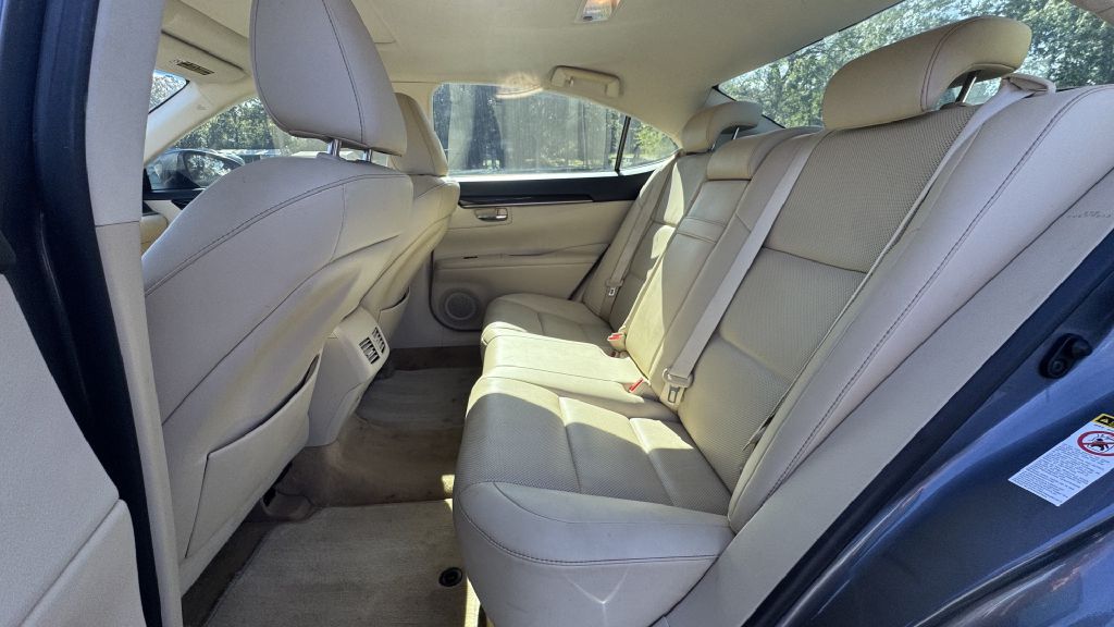 Photo 7 of this LEXUS ES