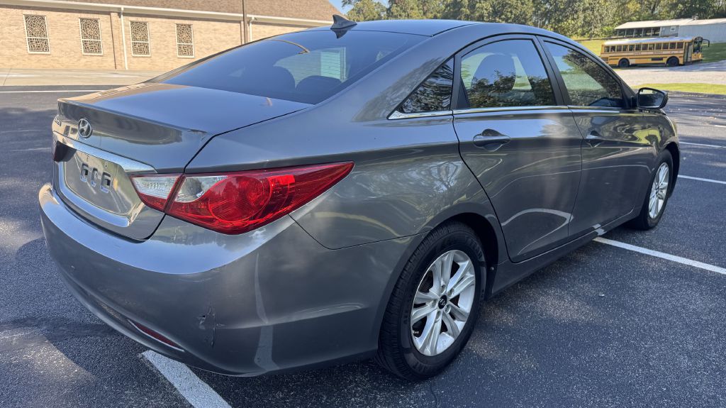 Photo 3 of this HYUNDAI SONATA