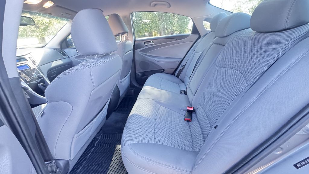 Photo 6 of this HYUNDAI SONATA
