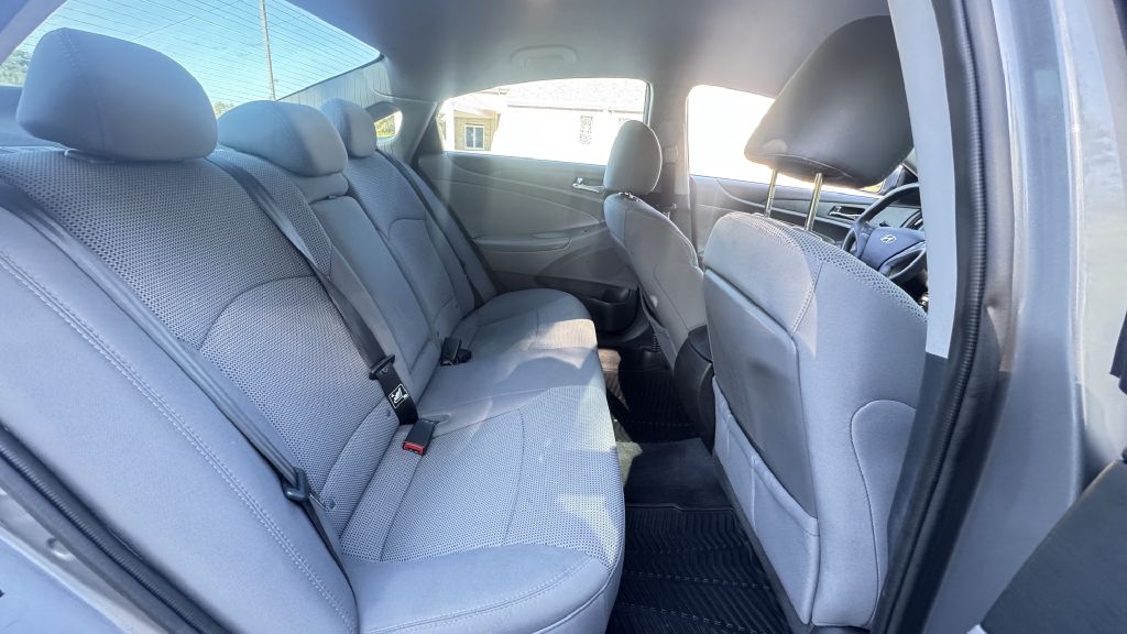 Photo 7 of this HYUNDAI SONATA