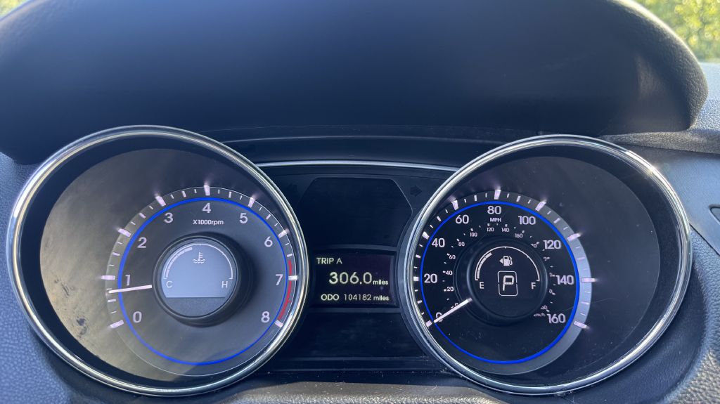 Photo 10 of this HYUNDAI SONATA