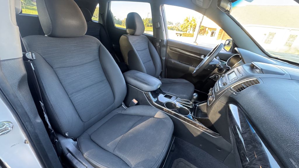 Photo 9 of this KIA SORENTO