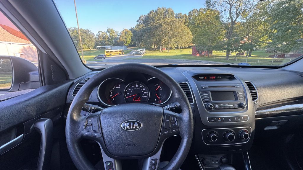 Photo 10 of this KIA SORENTO