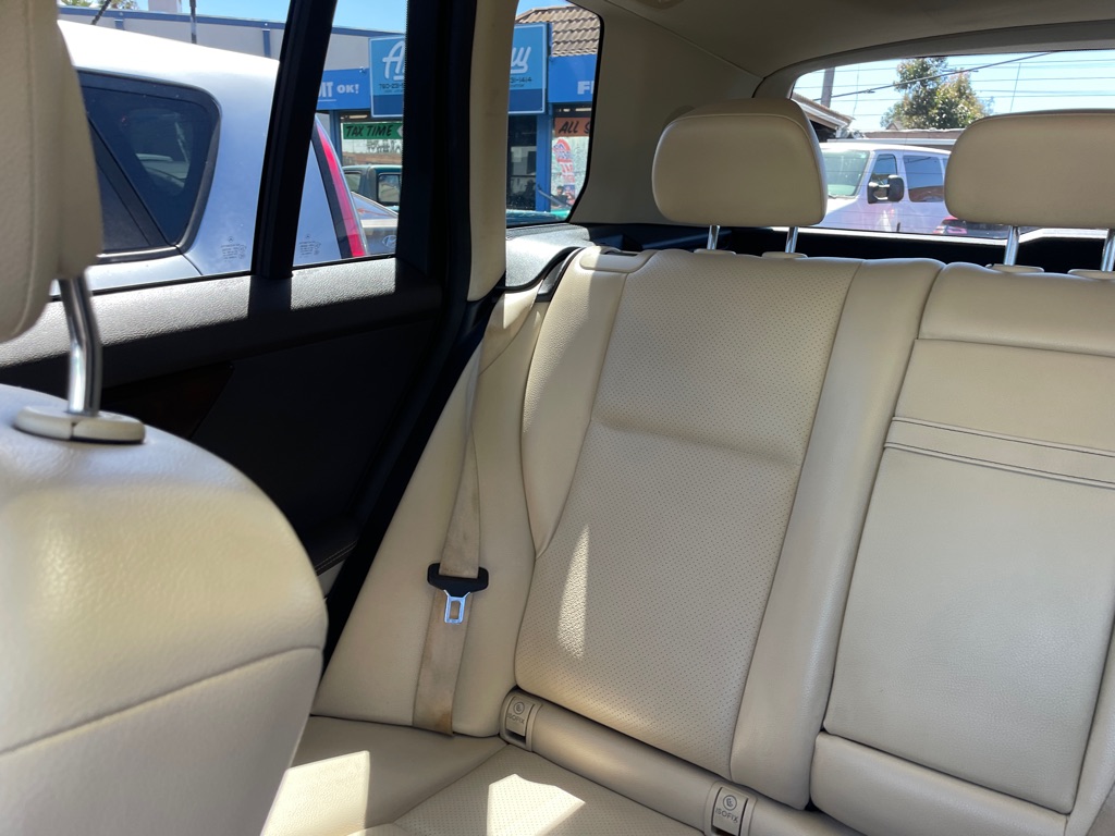 Photo 19 of this MERCEDES-BENZ GLK