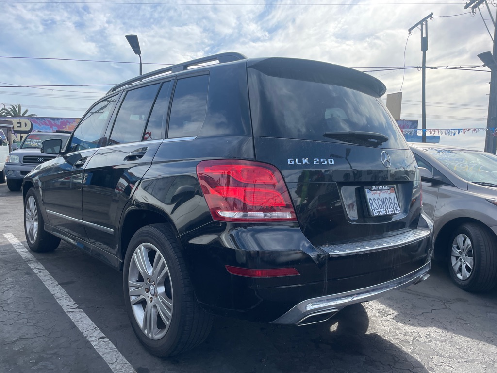 Photo 2 of this MERCEDES-BENZ GLK
