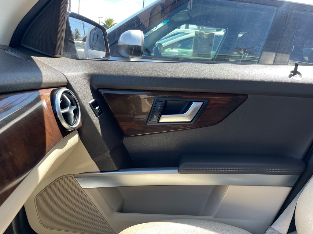 Photo 18 of this MERCEDES-BENZ GLK
