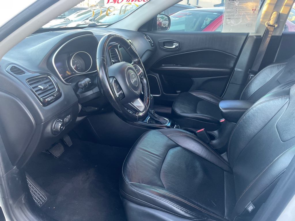 Photo 3 of this JEEP COMPASS