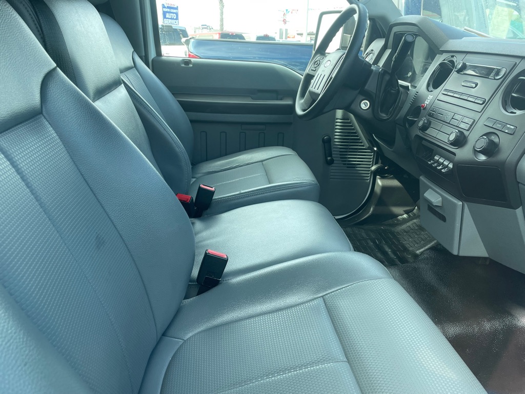 Photo 7 of this FORD F550