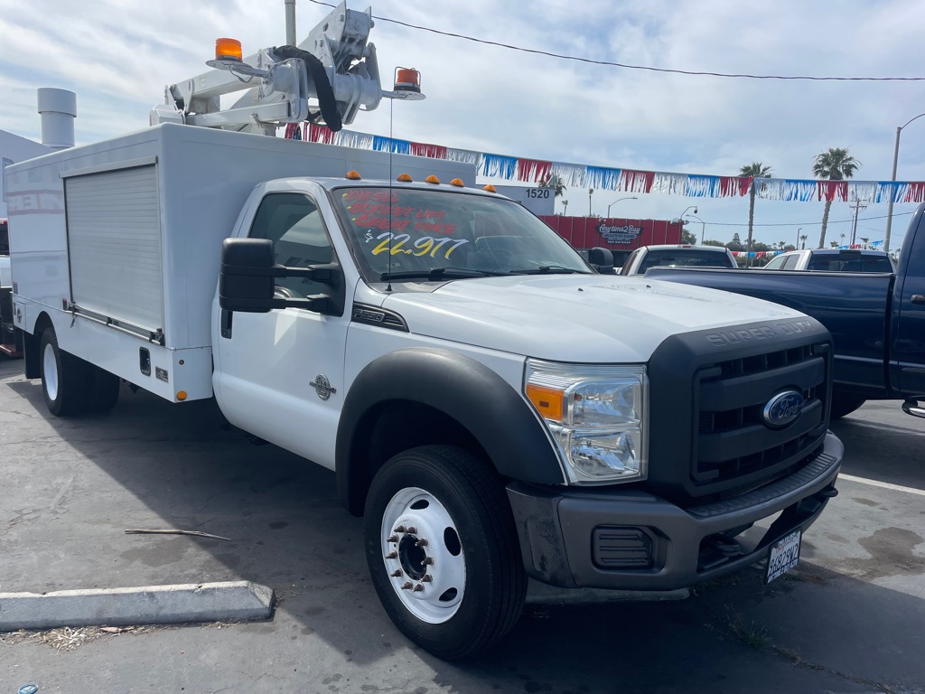 Photo 2 of this FORD F550