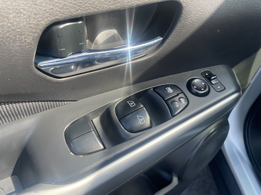 Photo 13 of this NISSAN KICKS