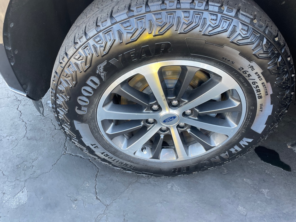 Photo 13 of this FORD EXPEDITION