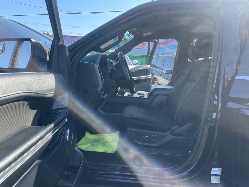 Photo 40 of this FORD EXPEDITION