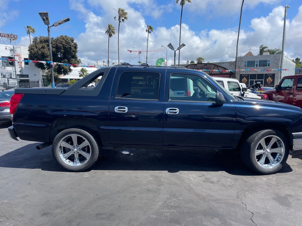 Photo 7 of this CHEVROLET AVALANCHE