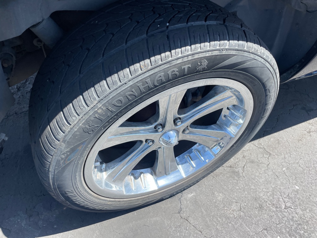 Photo 8 of this CHEVROLET AVALANCHE