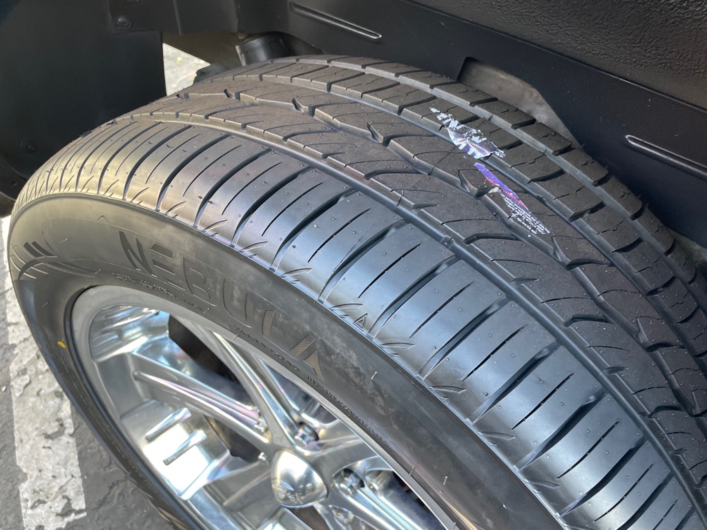 Photo 33 of this CHEVROLET AVALANCHE