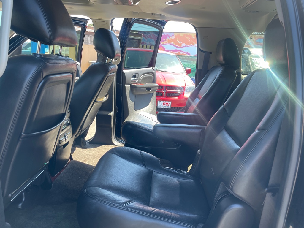 Photo 29 of this CADILLAC ESCALADE