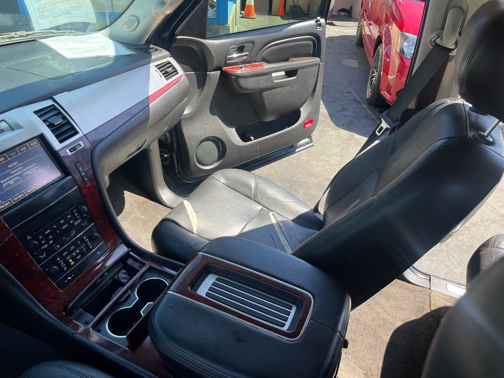 Photo 33 of this CADILLAC ESCALADE