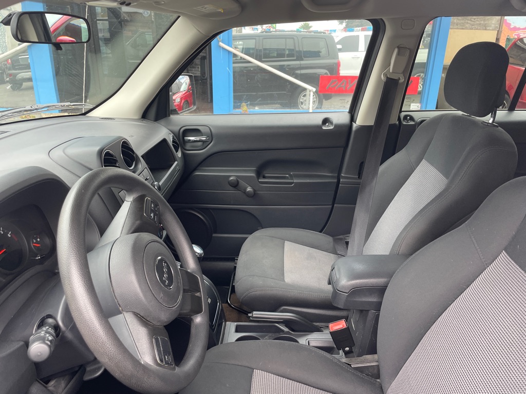 Photo 3 of this JEEP PATRIOT