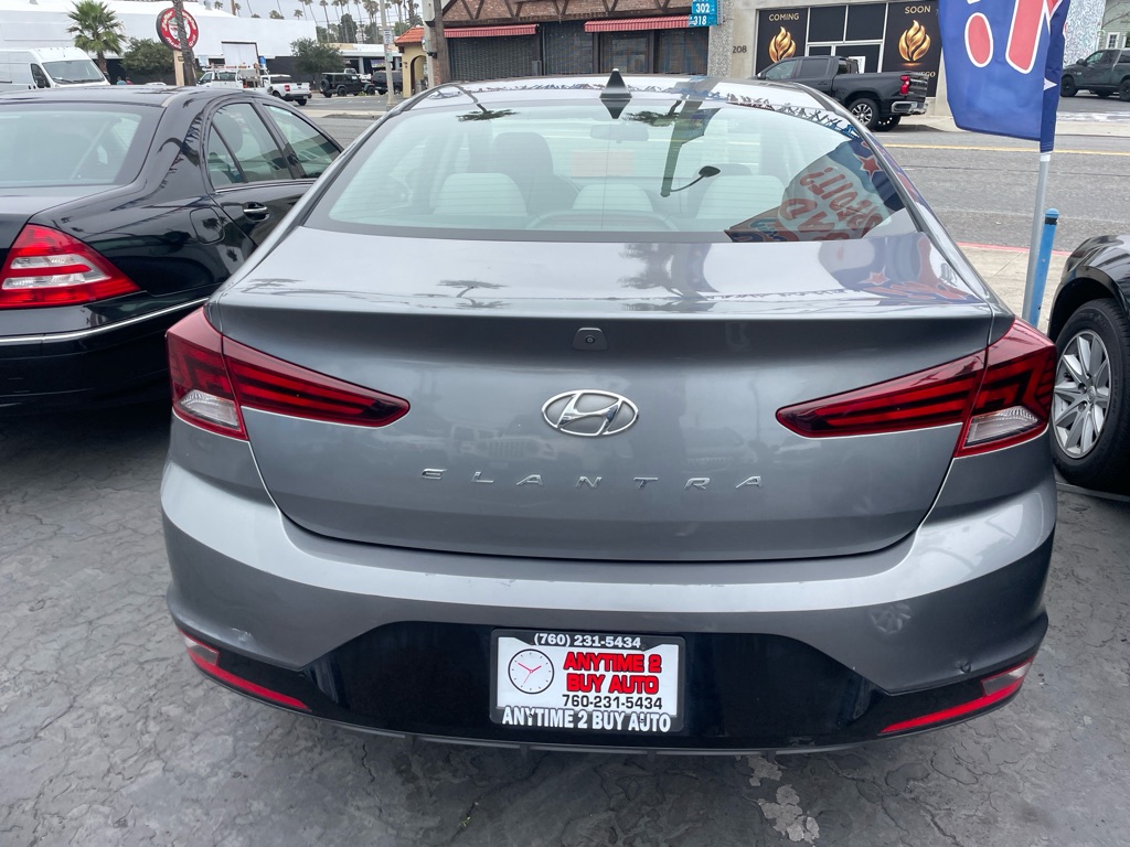 Photo 5 of this HYUNDAI ELANTRA
