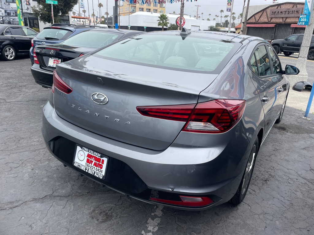Photo 4 of this HYUNDAI ELANTRA