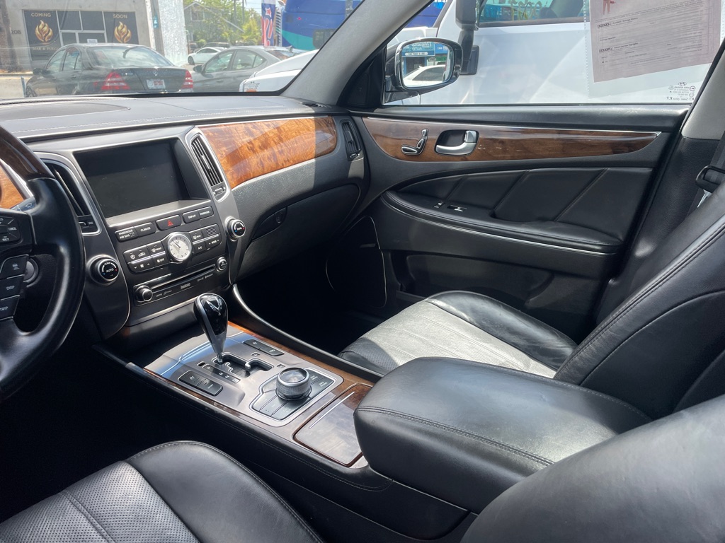 Photo 20 of this HYUNDAI EQUUS